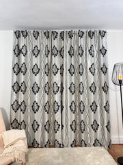 Draperie Blackout Gri cu Ornamente Negre Perdele de Poveste