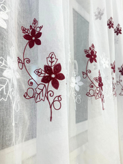 Perdea Brodata tip in cu model floral alb si rosu de la Perdele de Poveste