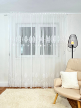 Perdea alba brodata cu model floral cod 2066 de la Perdele de Poveste