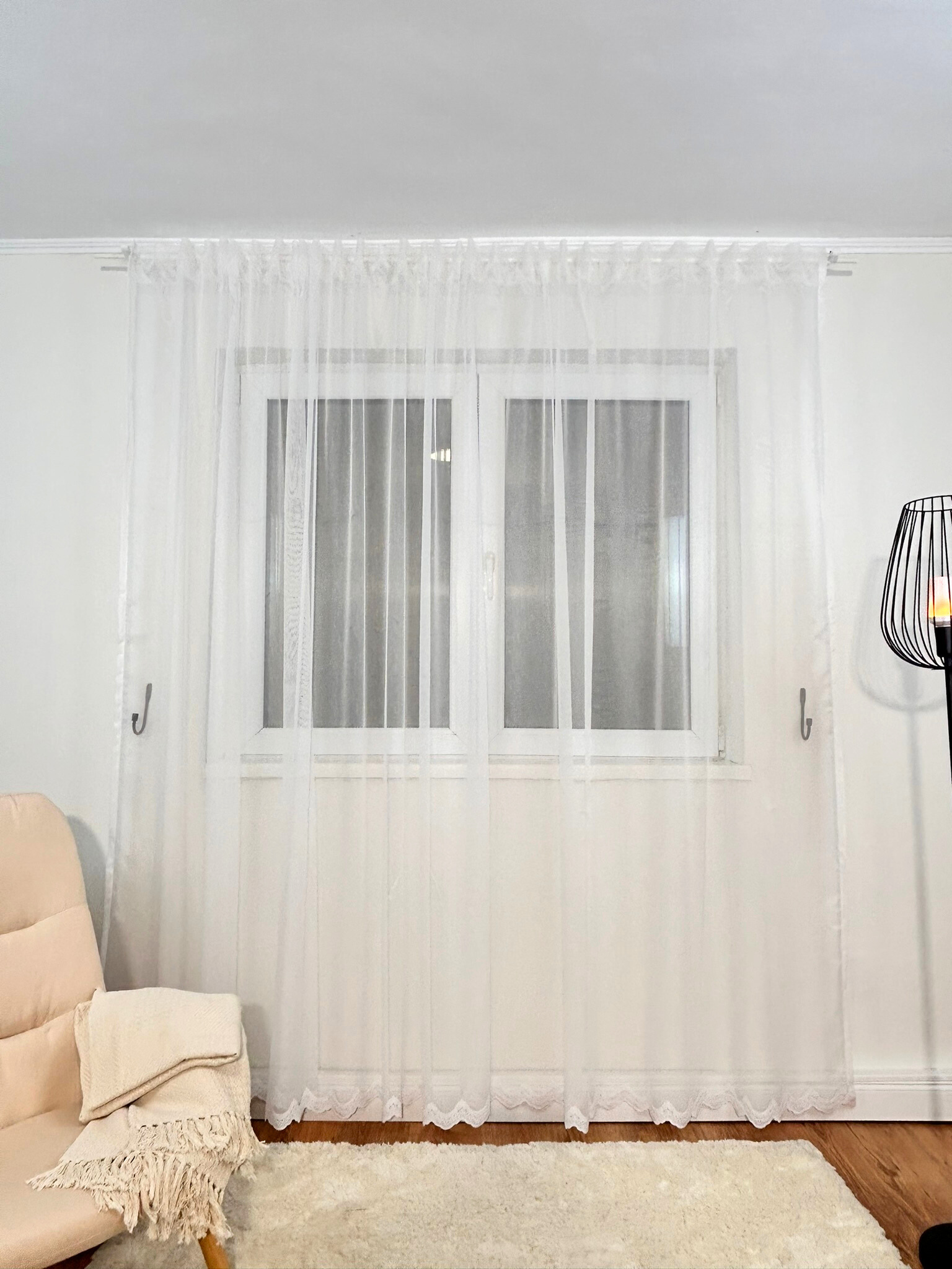 Perdea alba cu model brodat Perdele de Poveste