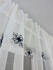 Perdea tip In cu Model Floral Negru Alb - Perdele de Poveste