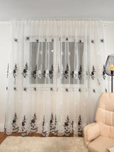 Perdea tip In cu Model Floral Negru Alb - Perdele de Poveste