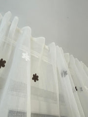 Perdea tip In cu model Floral Maro Alb Perdele de Poveste