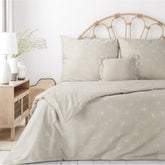 Lenjerie de Pat din bumbac cu imprimeu de păpădie și ornamente din dantelă pe fețele de pernă bej crem Colecția Terra Sevilia 2 Perdele de Poveste