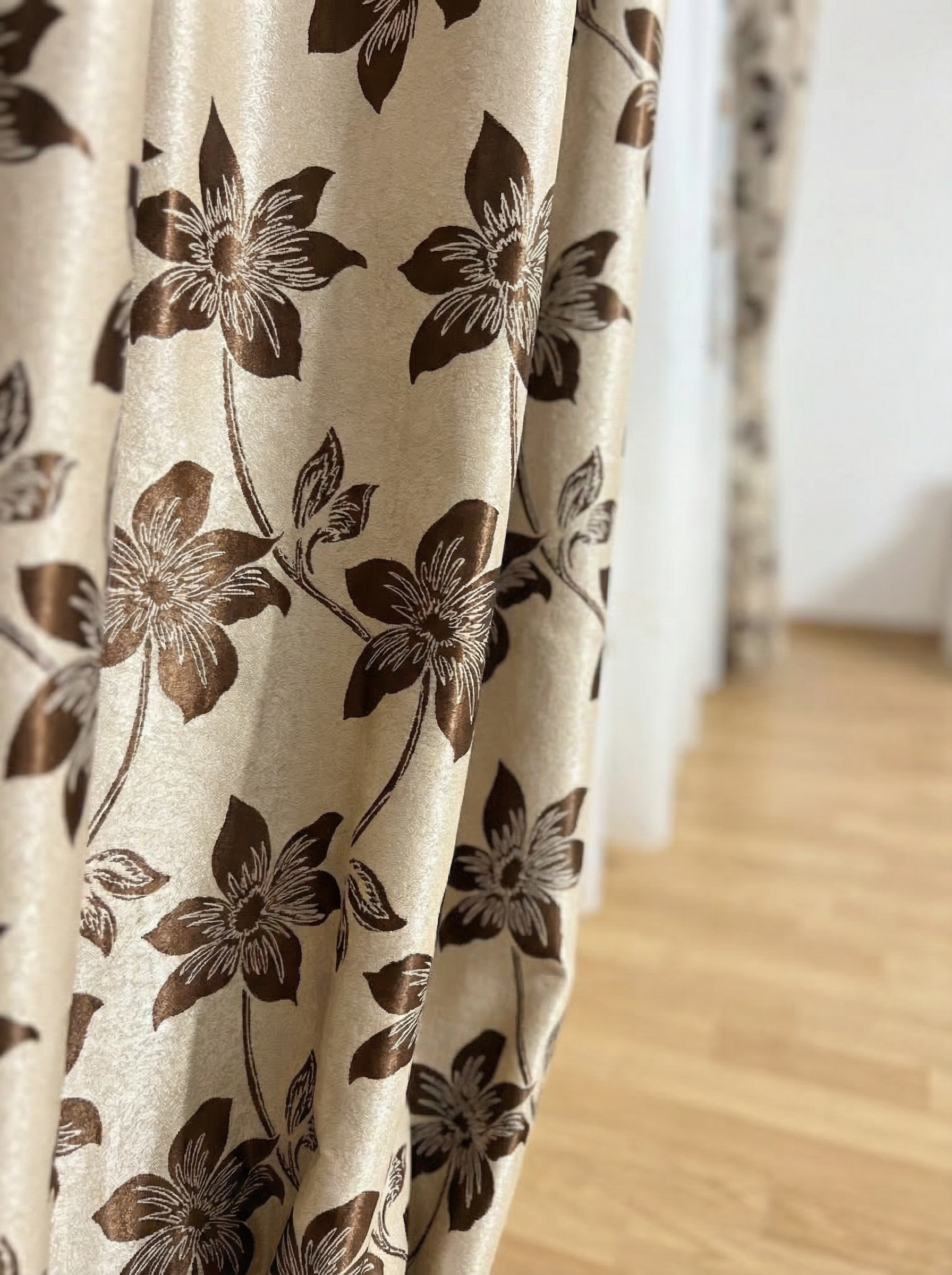 Draperie Blackout crem cu flori maro Perdele de Poveste