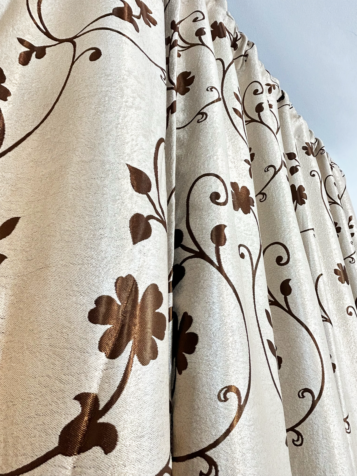 Draperie Blackout crem model ramuri cu flori maro (2025) Perdele de Poveste