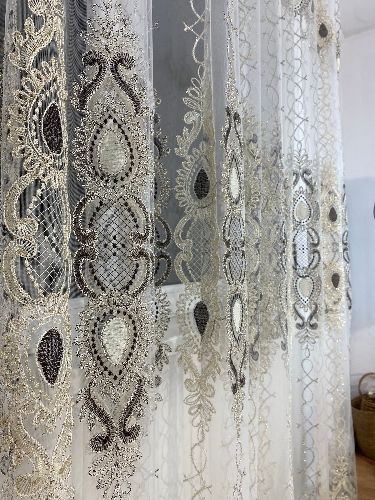 Perdea Brodată cu model maro cod 2070 Perdele de Poveste