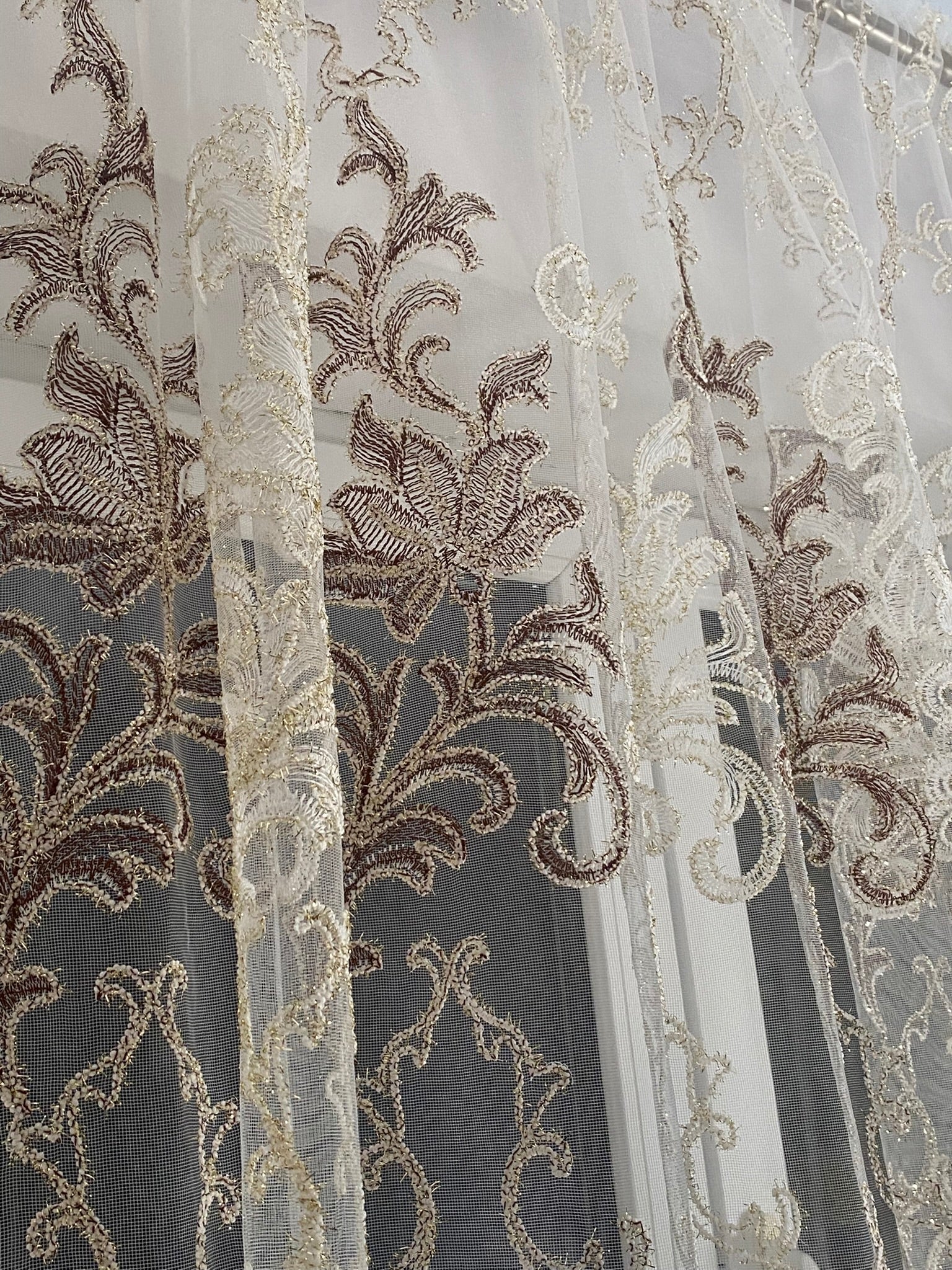 Perdea Brodată cu model maro cod 2070 Perdele de Poveste