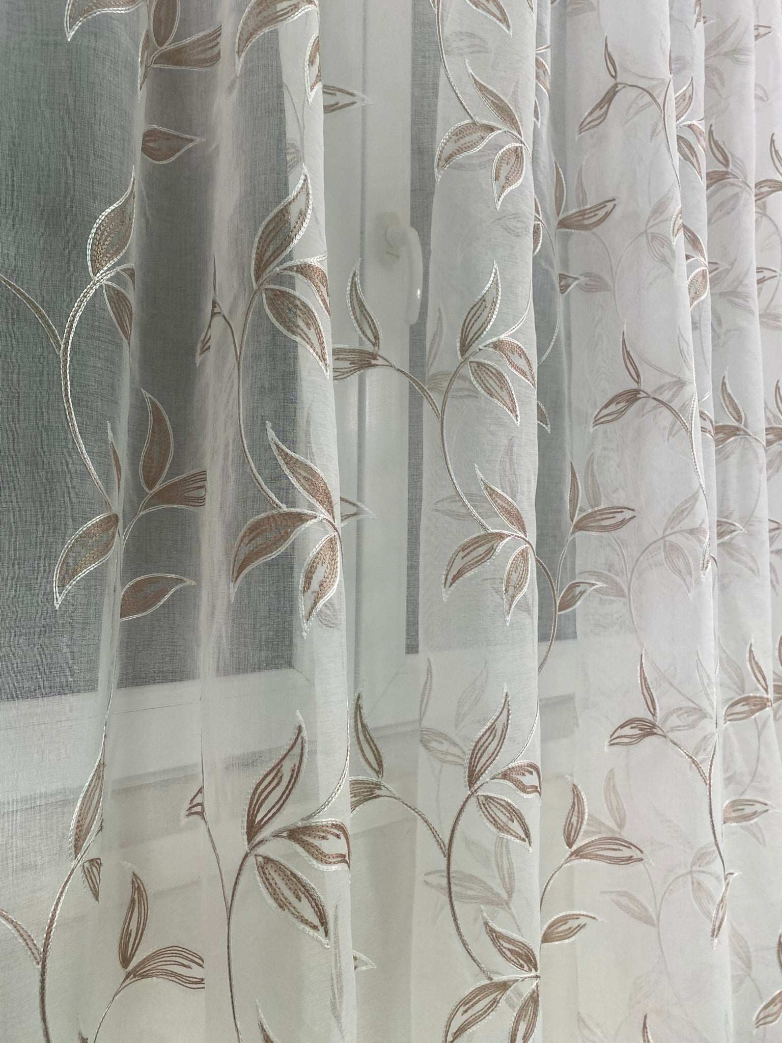 Perdea alba tip in model crem cod 2087 Perdele de Poveste