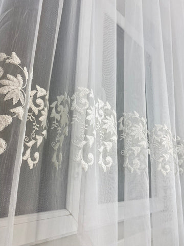 Perdea alba cu broderie flori edera Perdele de Poveste