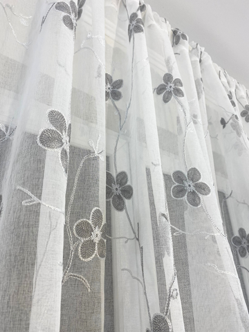 Perdea tip In Alb cu Flori si Ramuri Perdele de Poveste