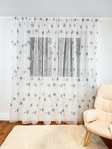 Perdea tip In Alb cu Flori si Ramuri Perdele de Poveste