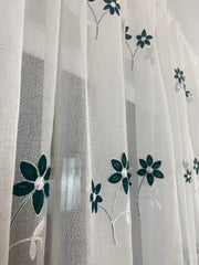 Perdea Brodată albă tip in cu flori turcoaz Perdele de Poveste