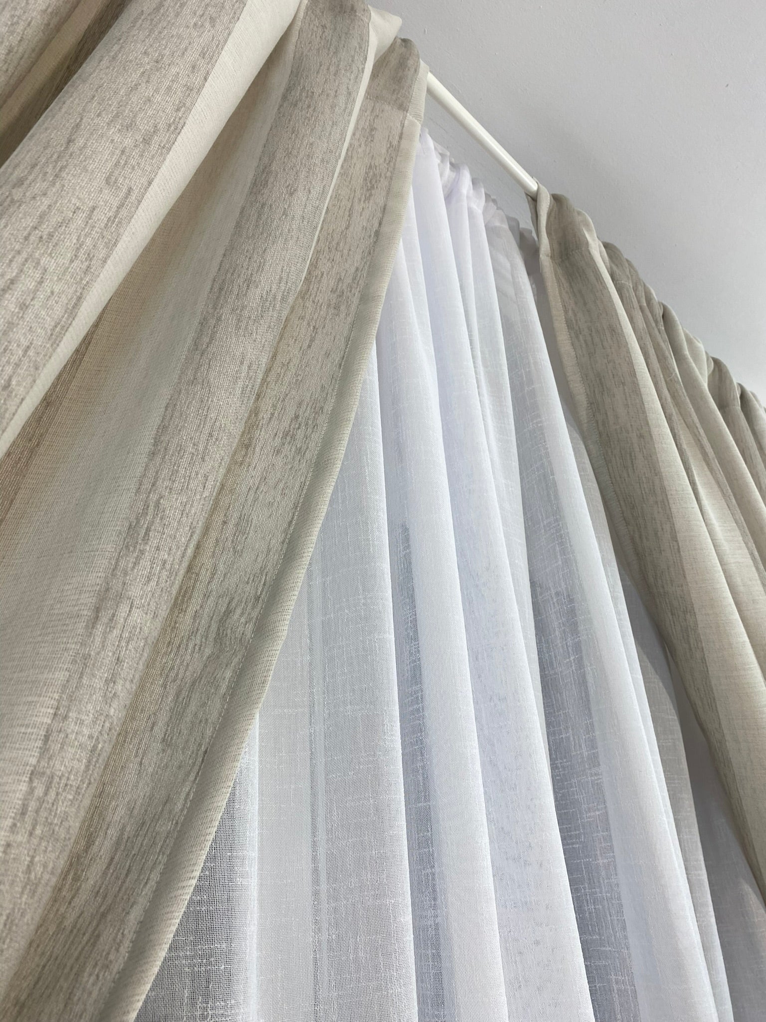 Perdea tip in alb simplu cod 2082 Perdele de Poveste