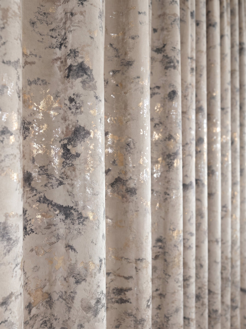 Draperie Catifea Insertii Bej Marmorat Perdele de Poveste