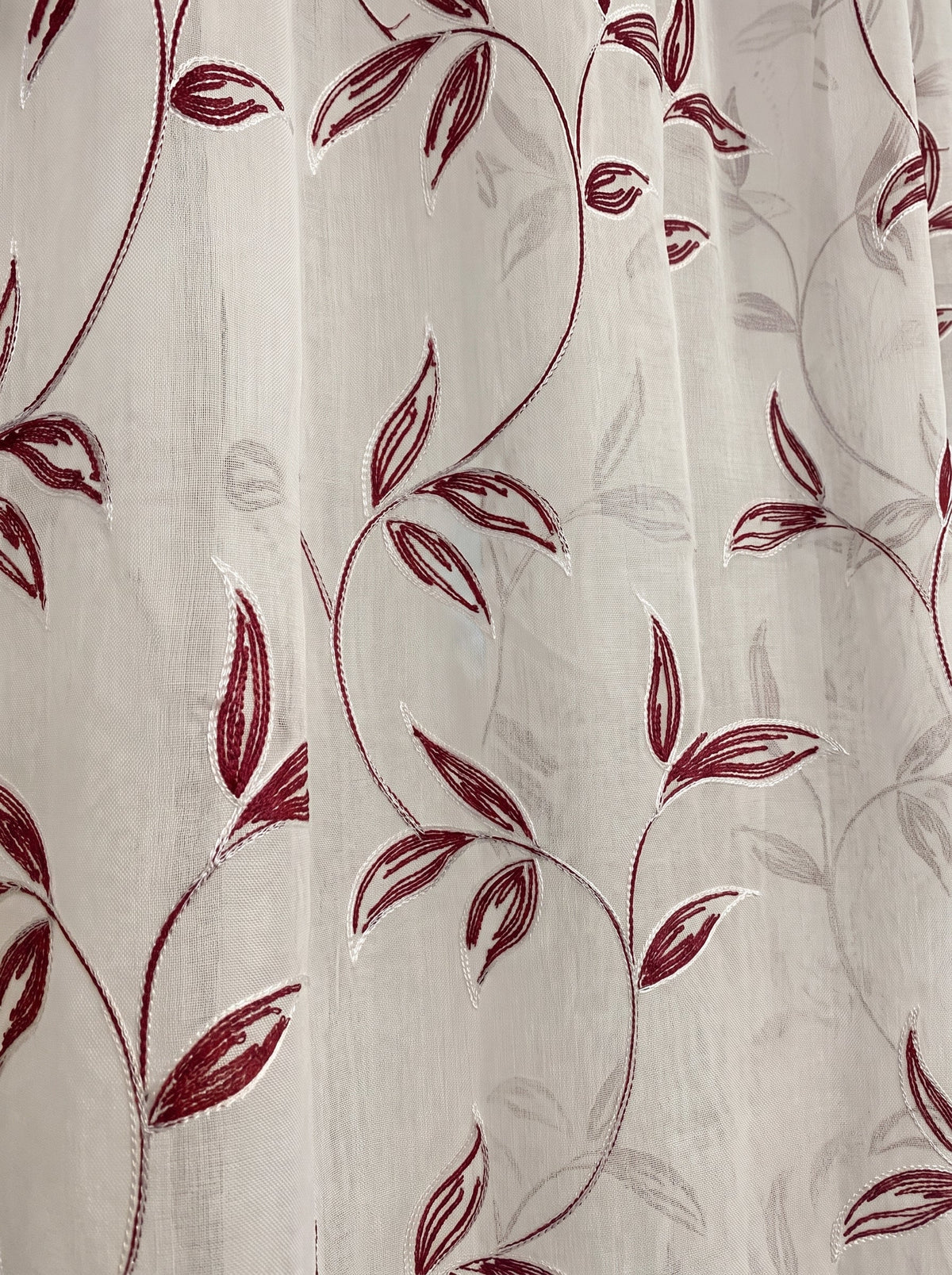 Perdea tip in cu model bordo Perdele de Poveste