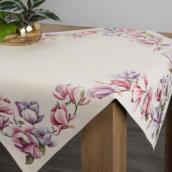 Față de masă cu tapiserie decorată cu un motiv de flori de magnolie, natural, roz Perdele de Poveste
