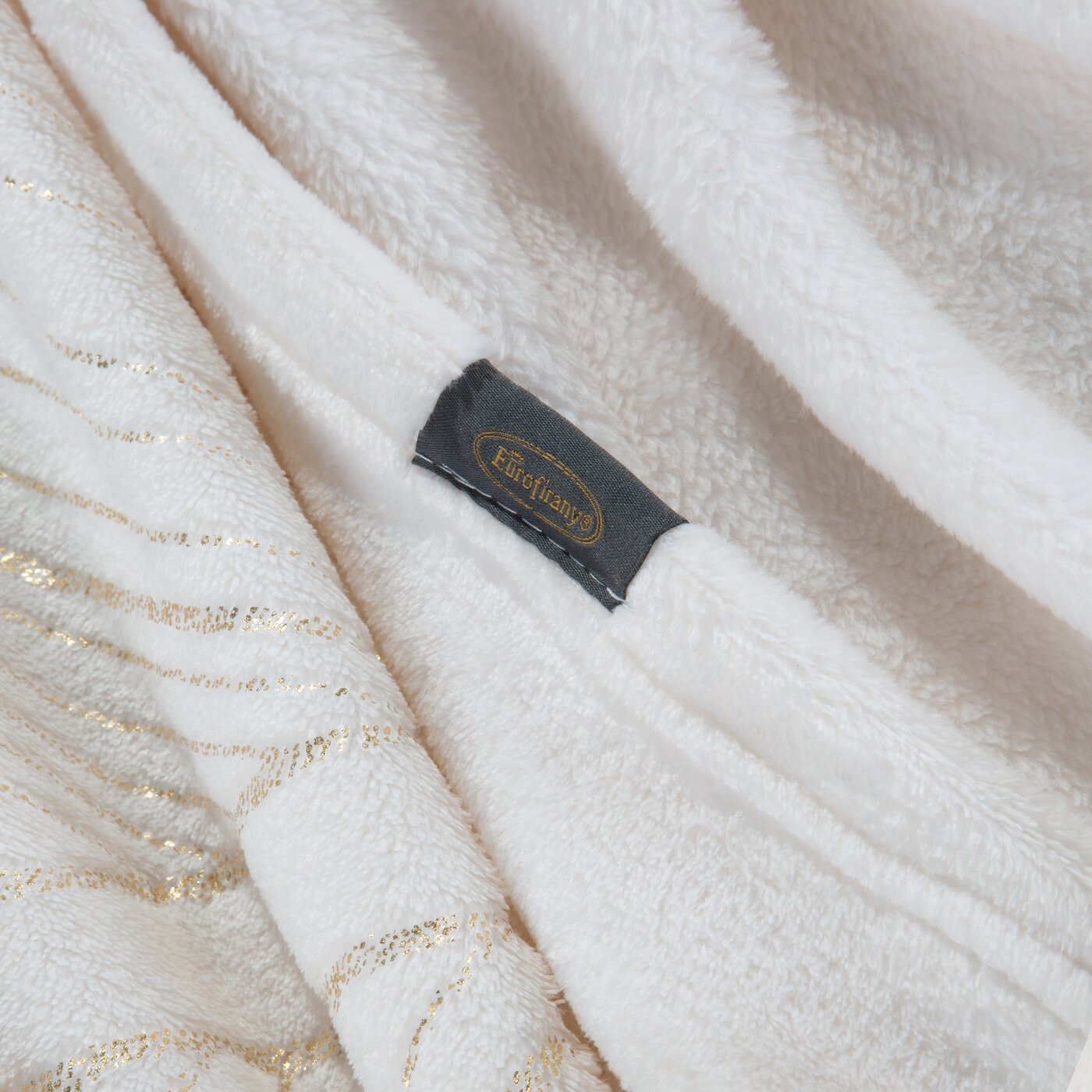 Pătură moale și delicată la atingere decorată cu un motiv de frunze mari de nufăr alb, auriu MAGIC OF WHITE-BLANCA 4-COLECȚIE LIMITATĂ Perdele de Poveste