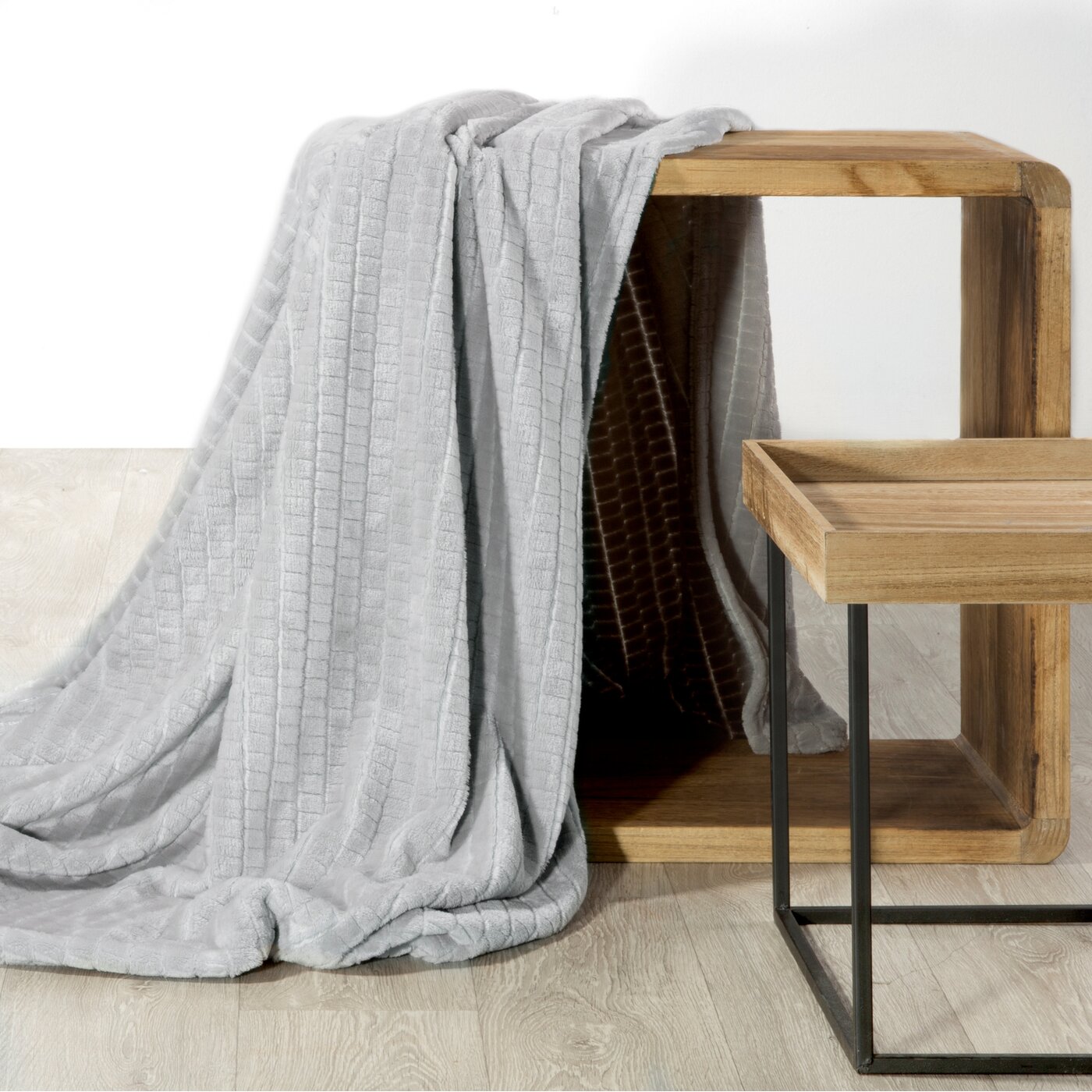 Pătură moale și plăcută la atingere, cu model cub în relief cenușie CINDY 2 Perdele de Poveste