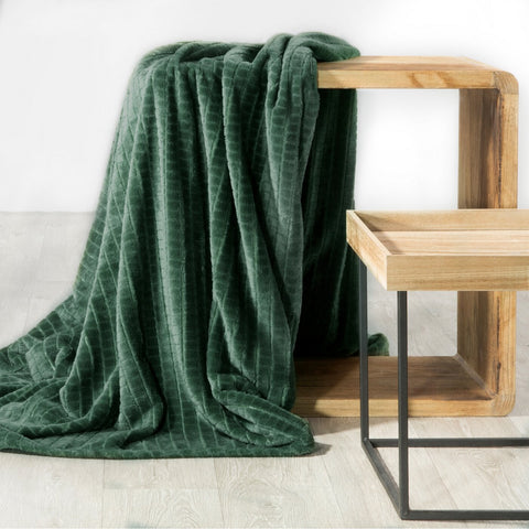 Pătură moale și plăcută la atingere, cu model cub în relief verde inchis CINDY 2 Perdele de Poveste