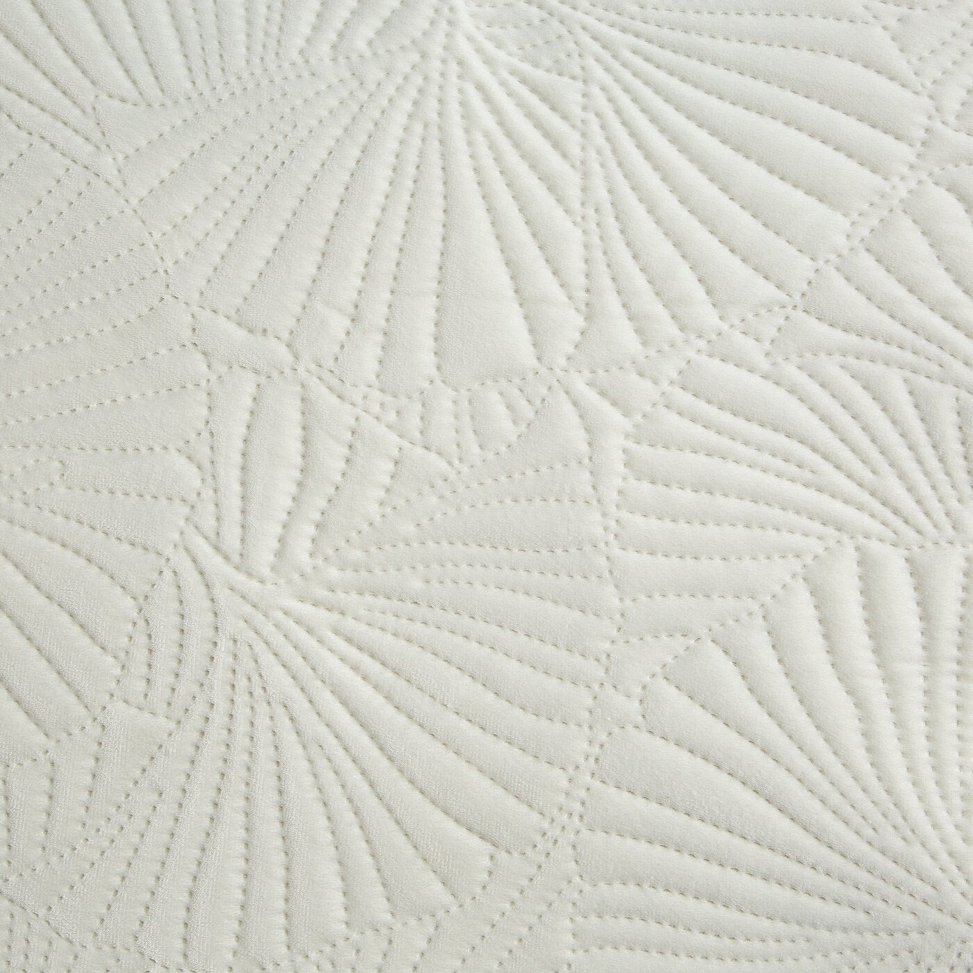 Cuvertură de Pat din catifea nobilă matlasată la cald cu model botanic de frunze de ginkgo alb GLOSS OF WHITE - Colecția Limitată Luna Perdele de Poveste