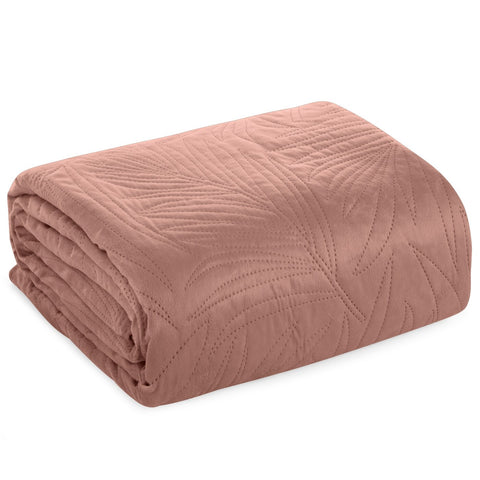 Cuvertură de pat din catifea, matlasată prin presare la cald cu model de frunze roz LUIZ Perdele de Poveste