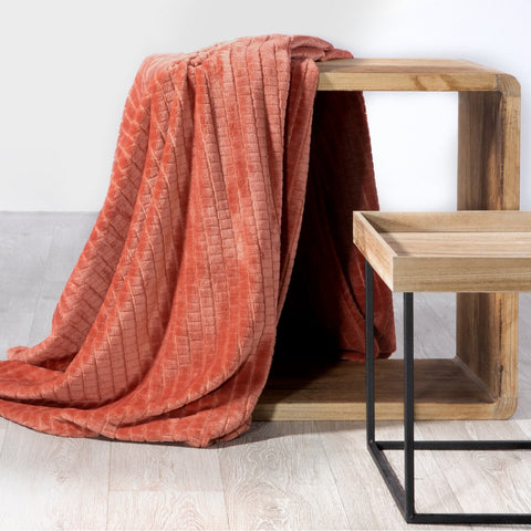 Pătură moale și plăcută la atingere, cu model cub în relief roșu cărămidă CINDY 2 Perdele de Poveste