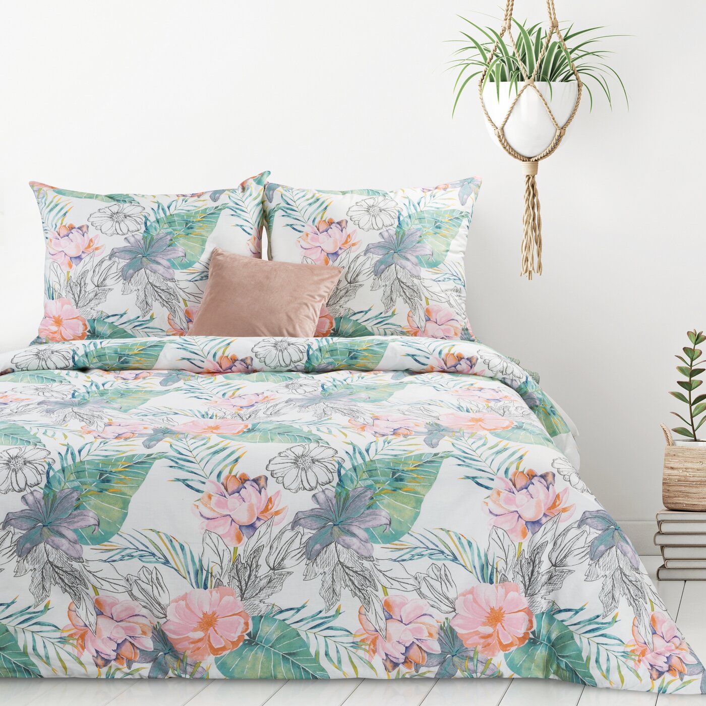Lenjerie de pat cu un motiv colorat de flori exotice multicolor IDA 05 Perdele de Poveste
