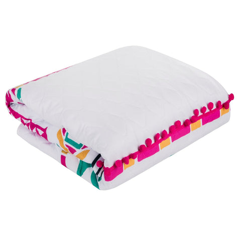 Cuvertură de pat în stil boho, matlasată prin metoda presei la cald, împodobită cu pompoane multcolor KAREN Perdele de Poveste
